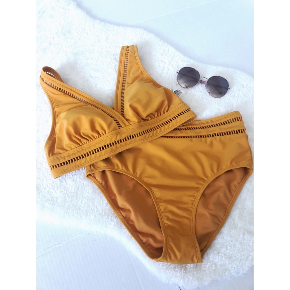 Time & Tru • NWOT Ladder Trim Bikini